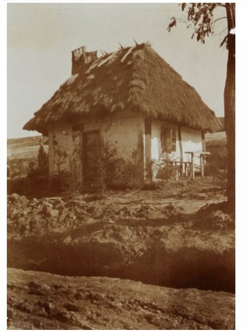 Хата в одному із сіл сучасного Демидівського району, 1916 р.